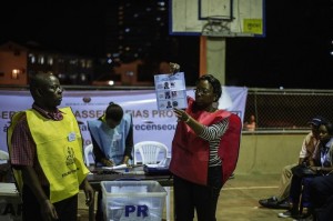 A Mozambican electoral commission voting official at a polling station holds a marked ballot during counting procedures after general elections on October 15, 2014 in Maputo AFP/File - GIANLUIGI GUERCIA