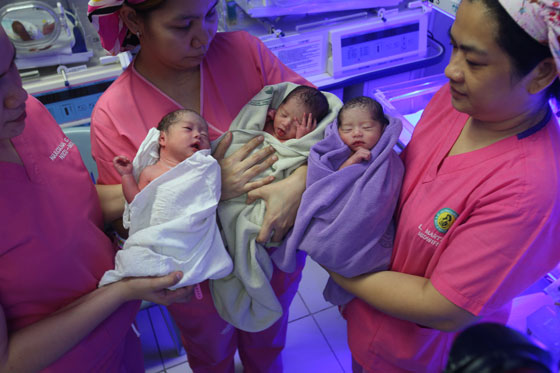 Nurses from the Neonatal intensive care unit of the Jose Fabella Memorial hospital in Manila take care of newly born triplets on Wednesday, october 29. the babies’ mother, Maria teresa Majeda, said she initially thought she was having quadruplets. PHOTO BY: RENE H. DILAN