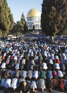  Muslim worshipers pray at the al-Aqsa Mosque compound in jerusalem’s old city on the first day of eid al-Adha, or the Feast of the Sacrifice, marking the end of the hajj and commemorating Abraham’s willingness to sacrifice his son Ismail on God’s command. aFP PHoto 