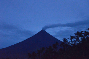 READY TO EXPLODE? Photo from Philippine Institute of Volcanology and Seismology (Phivolcs) shows the volcano emitting smoke on Sunday. AFP PHOTO