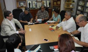 Czech Ambassador to Manila Jaroslav Olsa Jr. (second from left) with The Manila Times editors (from left) Conrad Carino, publisher Rene Bas, editor- in-chief Nerilyn Tenorio, CEO and President Dante Ang 2nd, and Ben Kritz. PHOTO BY MELYN ACOSTA 