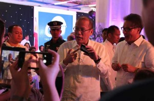 ARANETA CENTER ANNIVERSARY President benigno aquino 3rd attends the celebration of the 60th anniversary of araneta center at the gateway Tower in cubao, quezon city on friday. MALAcAÑAng PhOTO