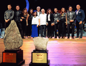 The Akapela Open 2014 winners Pinopela with (fifth from Left) PLDTSmart Foundation President Esther Santos, composer Ryan Cayabyab, Meralco President and CEO Oscar Reyes and (rightmost) One Meralco Foundation President Jeffrey Tarayao