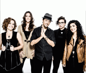 Jason Mraz with the women of Raining Jane