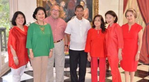 The chairpersons for this year’s bazaar are mother-daughter Mimi and nikki valerio, with committee members Manny Gonzales (president of St. James Foundation), parish priest Msgr. allen aganon edza Gonzales, Titang Montinola, and dr. lulu africa