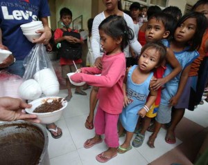 WARM MEAL  Children queue for a hot meal at the Cory Aquino High School in Baseco, Tondo Manila. PHOTO BY RENE DILAN