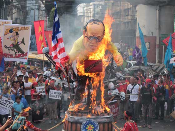 Militant groups burn an effigy of President Benigno Aquino3rd during a rally at Mendiola in Manila to mark the 66th anniversary of the Universal Declaration of Human Right. PHOTO BY RUY L. MARTINEZ 