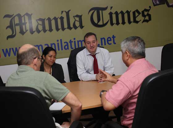  Climate change attaché Roslyn Arayata of the British Embassy and First Secretary Stephen Lysaught discuss Great Britain’s role in supporting worldwide efforts to reduce greenhouse gases and curb climate change during a roundtable with editors of The Manila Times. Also in photo are The Manila Times President and CEO Dante Ang 2nd and columnist Ben Kritz. Photo by Rene H. Dilan