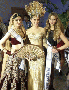 Bb. Pilipinas Kris Tiffany Janson (center) is flanked by Misses India and Portugal after the National Costume competition in Berlin for tonight’s Miss Intercontinental grand coronation