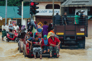 WORST IN DECADES  Thousands of Malaysians use trucks to cross flooded streets in Pengkalan Chepa, near Kota Bharu on Friday as rescue teams struggled to reach inundated areas of Northeast Malaysia. Victims accused the government of being slow in providing assistance after the country’s worst flooding in decades. AFP PHOTO