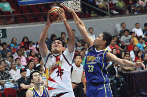 BLOCK!  Ranidel De Ocampo (No. 33) of Talk ‘N Text blocks June Mar Fajardo of San Miguel Beer during Game 2 of the PBA Philippine Cup at the Mall of Asia Arena in Pasay City. CONTRIBUTED PHOTO