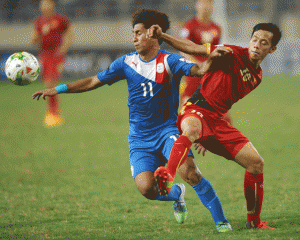 Azkal Daisuke Caumanday Sato (left) fights for the ball with Vietnam’s Nguyen Van during the group stage of the Suzuki Cup. AFP FILE PHOTO