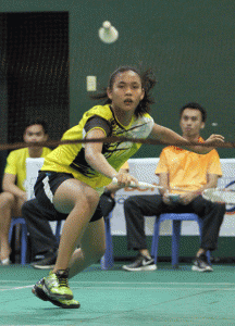 Smash Pilipinas Sarah Joy Barredo tracks down a backhand return shot again Mary Ann Maranon during their semifinals clash in women’s Open singles in the Bingo Bonanza National Open badminton tournament at the Rizal Memorial Badminton Center. CONTRIBUTED PHOTO