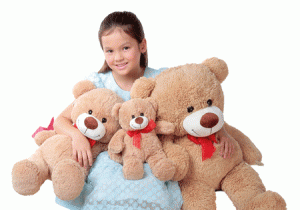 Holidays are more enjoyable—and huggable—with this Family bear set from Toy Kingdom