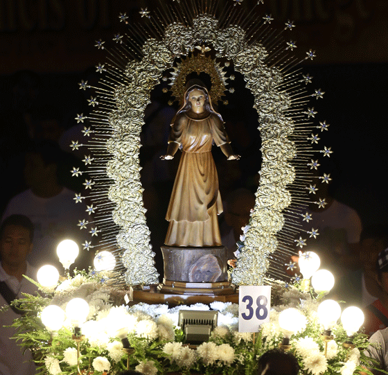 An image of the Virgin Mary is paraded through the streets of Intramuros on Sunday. More than one hundred images joined the annual Marian procession. PHOTO BY RENE DILAN