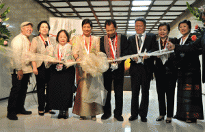 The ribbon cutting of the ‘Pagkain’ exhibit, spearheaded by NCCA chairman Felipe de Leon Jr. (center)