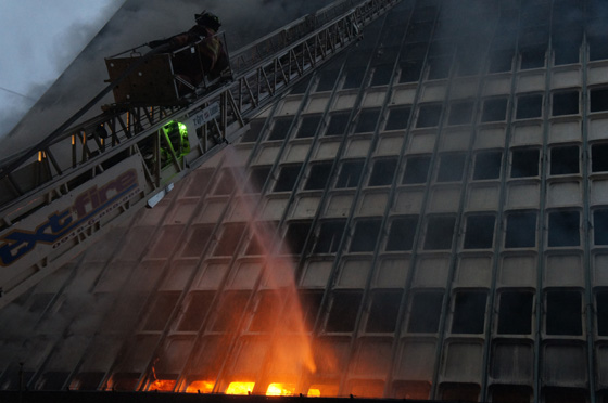  A firefighter uses a water cannon to extinguish a fire that broke at the abandoned City College of Manila building in Escolta, Manila. Fire investigators have yet to determine the cause of the blaze. PHOTO BY MELIN ACOSTA