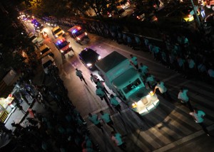 DRY RUN  Government security personnel line Taft Ave. and surround the Popemobile to be used by Pope Francis during the dry run of the pontiff’s convoy from Villamor Airbase in Pasay City to the Apostolic Nunciature in Manila where the pontiff will stay. PHOTO BY RUY MARTINEZ