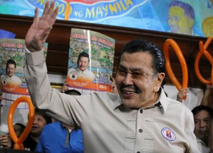 JUBILATION  Manila Mayor Joseph Estrada waves to his supporters shortly after the Supreme Court issued its decision junking the disqualification case against the former president.  PHOTO BY MELYN ACOSTA