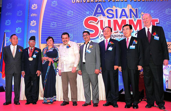 PeAce suMMiT  Former Nepal Prime Minister Madhav Kumar (second from left), Manila Mayor Joseph Estrada (fourth from left) and former speaker Joey de Venecia (left) join heads of non-government organizations during the asian summit of the universal Peace federation with the theme “toward Peace, security and human development in asia Pacific region” held at the manila hotel. Photo By Ruy Martinez