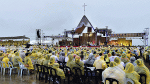 SCAFFOLDINGS It was on this makeshift chapel that Pope Francis celebrated the Mass at the Tacloban airport. The roofing material and the sound boxes are attached to the scaffolding (encircled) that extends on both ends of the chapel. A scaffolding gave way to the pounding winds brought by typhoon Amang, killing volunteer Kristel Padasas in the process. AFP PHOTO