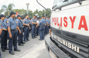 PREPARED COPS  Metro Manila was virtually crime-free after Pope Francis arrived, as the Philippine National Police deployed 25,000 men to secure the Holy Father. PHOTO BY MELYN ACOSTA