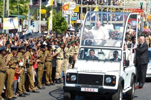 PONTIFF IN SRI LANKA Pope Francis greets the crowd upon his arrival in Colombo as he began a twonation Asia tour bearing a message of peace and reconciliation after a long civil war.  AFP PHOTO 