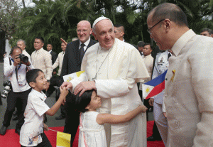 KIDS LOVE HIM Children hug Pope Francis while he was talking to President Benigno Aquino 3rd at the garden area in Malacañang. MALACAÑANG PHOTO