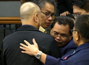 FRIENDLY HUG Mohagher Iqbal, the chief negotiator of the Moro Islamic Liberation Front (center), hugs acting Philippine National Police chief Leonardo Espina at the Senate as Interior Secretary Mar Roxas looks on. PHOTO BY RENE H. DILAN