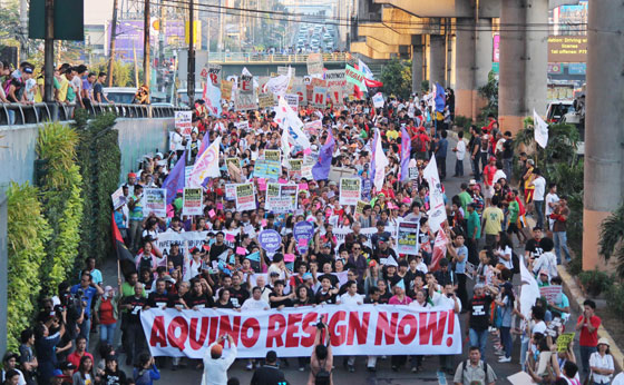 Militant groups from various organizations march along EDSA during the 29th anniversary of the People Power revolt on Wednesday to press for the President’s resignation. PHOTO BY RUY L. MARTINEZ 