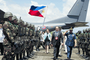 HOLLANDE IN GUIUAN  French President Francois Hollande walks past troops as he arrives in Guiuan, Eastern Samar to visit one of the worst devastated towns by Typhoon Yolanda. AFP PHOTO