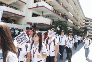 STUDENTS WALK OUT Polytechnic University of the Philippines students stage a walkout on Friday to press for President Aquino’s resignation over the Mamasapano carnage. (Inset: Student’s message on her face). PHOTOS BY RENE H. DILAN