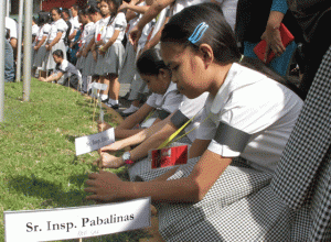 FALLEN BUT REMEMBERED  Forty-four pupils of Oranbo Elementary School in Pasig City (Metro Manila) on Monday hold placards with the name of each of the 44 police commandos from the Special Action Force who were killed last week in a clash with Muslim separatist rebels in Mamasapano, Maguindanao. Education Secretary Armin Luistro, together with teachers, vendors, policemen, firemen and barangay personnel, led the lighting of 44 candles and offering of a 44-second silent prayer for the fallen commandos. PHOTO BY MIKE DE JUAN