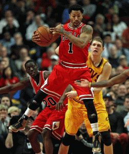 Derrick Rose No.1 of the Chicago Bulls grabs a rebound against the Cleveland Cavaliers at the United Center in Chicago, Illinois. AFP PHOTO