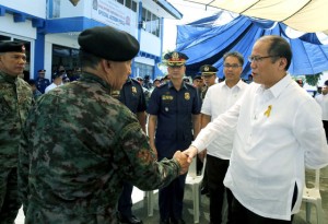 NEW SAF CHIEF President Benigno Aquino 3rd congratulates newly-installed Special Action Force director Chief Supt. Moro Virgilio Lazo. MALACAÑANG PHOTO 