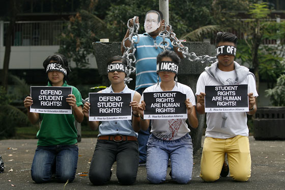 Students hold placards during a rally held in front of the Commission on Human Rights office in Quezon City to protest tuition increases. PHOTO BY MIGUEL DE GUZMAN 