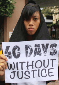 FIGHT FOR FALLEN 44 In commemoration of the 40th day of the Mamasapano massacre, a militant student wears a black veil as a sign of protest. Students staged an indignation rally in Manila on Friday to press for justice for the Fallen 44. PHOTO BY M ELYN ACOSTA