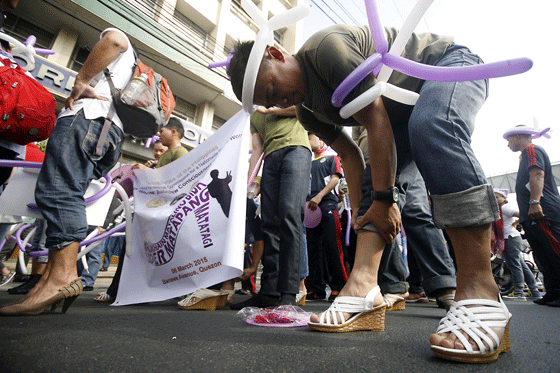 GENDER EQUALITY A military man wearing high heels fixes his trousers as he joins the National Youth Commission-organized solidarity walk for gender equality to promote Pinay Power in observance of Women’s Month on Friday. PHOTO BY MIGUEL DE GUZMAN 