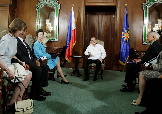 President Benigno Aquino 3rd exchanges pleasantries with Her Royal Highness Princess Anne during the courtesy call at the Music Room of the Malacañang Palace on Tuesday. MALACAÑANG PHOTO 