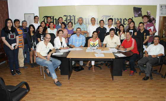 Respected thespians of Philippine cinema visited The Manila Times newsroom after signing an agreement to launch The Manila Times College School of Acting on Friday. Award-winning actress Cherry Gil, Film Academy of the Philippines director-general Leo Martinez and actors guild president Rez Cortez, together with TMTC president Dr. Isagani Cruz met the newspaper’s editorial staff led by Manila Times president and executive editor Dante F.M.  Ang 2nd and editor-in-chief Nerilyn A. Tenorio. The three actors will be among the faculty members of the TMTC School of Acting. PHOTO BY MELYN ACOSTA 