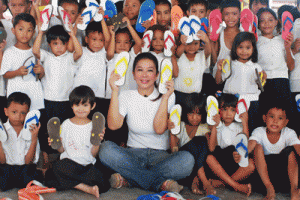 Korina Sanchez brings her ‘Handog Tsinelas’ campaign across the country