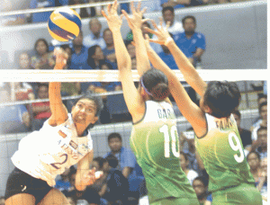 POWERFUL HIT!  Reigning Most Valuable Player Alyssa Valdez of Ateneo de Manila University unleashes a powerful spike against De La Salle University blockers Mary Joy Baron and Kim Fajardo in Game 1 of the University Athletic Association of the Philippines Season 77 women’s volleyball finals on Wednesday at the Araneta Coliseum. PHOTO BY MIKE DE JUA