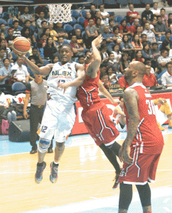 Willie Thornton of NLEX drives past KIA’s defense during their game in the Philippine Basketball Association Season 40 Commissioner’s Cup at the Araneta Coliseum on Wednesday. PHOTO BY MIGUEL DE GUZMAN