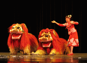 The award-winning performance dubbed ‘Lion Pack Serving the Treasure’ fuses the entertaining lion dance of South China and the plot of teasing the lions