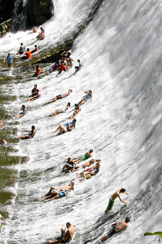 People beat the summer heat at the decommissioned Wawa dam in Rodriguez, Rizal. The dam remains a favorite cooling spot of local tourists. PHOTO BY MIGUEL DE GUZMAN