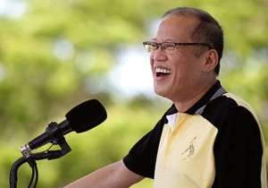 HAPPY THOUGHTS President Aquino is all smiles as he delivers his speech during the inauguration of the Lullutan Bridge in Ilagan, Isabela on Tuesday. The 500.6 lineal meter Lullutan Bridge is considered one of the longest crossing the Cagayan River. MALACAÑANG PHOTO 