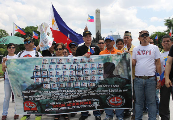 Former Interior Secretary Rafael Alunan(center), relatives and supporters of the police commandos killed in Mamasapano hold a prayer rally at the Rizal Park in Manila to call for justice for the policemen who died in January.  PHOTO BY MELYN ACOSTA 