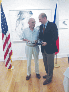  Czech Ambassador to the US Petr Gandalovič presents 95-year-old Karel Aster with the Gratias Agit Award from the Czech Ministry of Foreign Affairs and the Medals of Victory and Defense by order of the Secretary of the Philippine Department of National Defense 