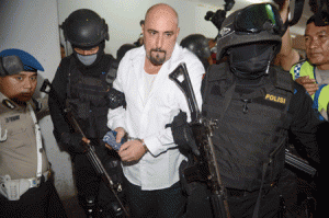 PRESIDENTIAL PLEA  In this file photo taken on March 11, 2015, French drug trafficker and death row prisoner Serge Atlaoui (C) is escorted by armed Indonesian elite police commandos following a court hearing in Tangerang in a suburb of Jakarta where Atlaoui filed a judicial review against his death sentence. Relatives and diplomats rushed to an Indonesian prison island on April 24, ahead of the looming executions of nine foreign drug convicts who are set to be shot in defiance of international anger. AFP PHOTO
