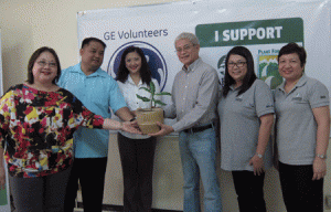 GE Foundation awards a grant to Haribon. Photo shows GE Volunteers Philippines council members headed by Martin Crisostomo (second from left) together with the members of Haribon Foundation led by Chairman John Lesaca (fourth from left) at the turn over ceremony.